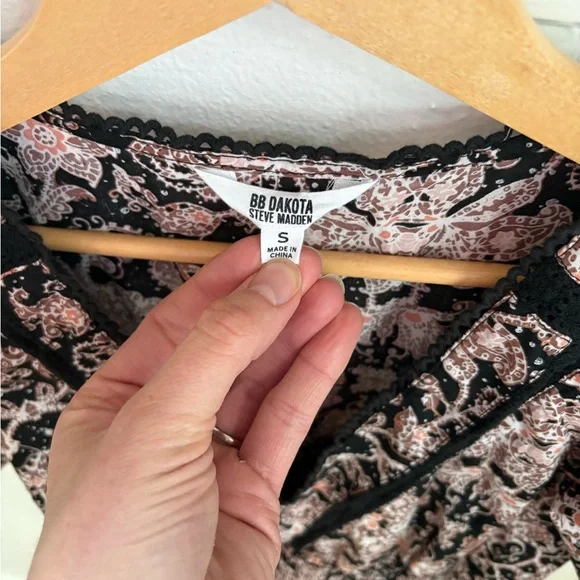 BB Dakota Blush and Black Floral Tiered Midi Dress - Picture 4 of 10